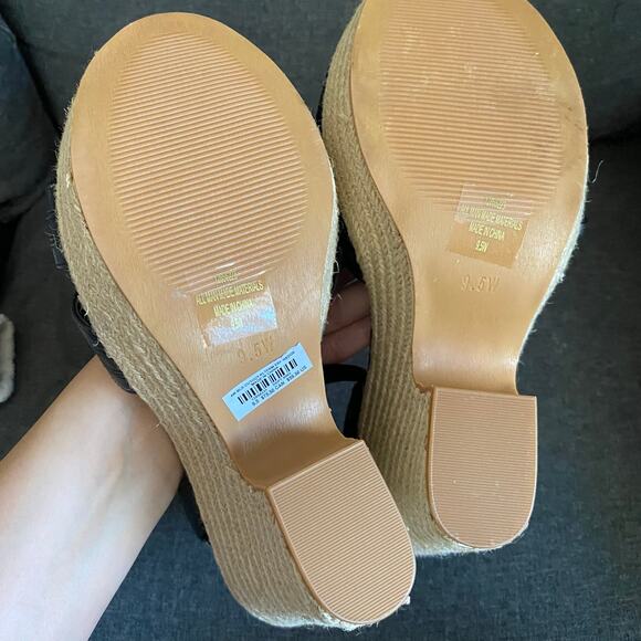 Torrid black strap, platform, heel wedge size 9.5W - Picture 4 of 9